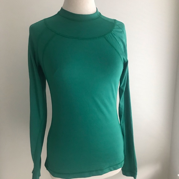 Lulu Lemon running shirt.